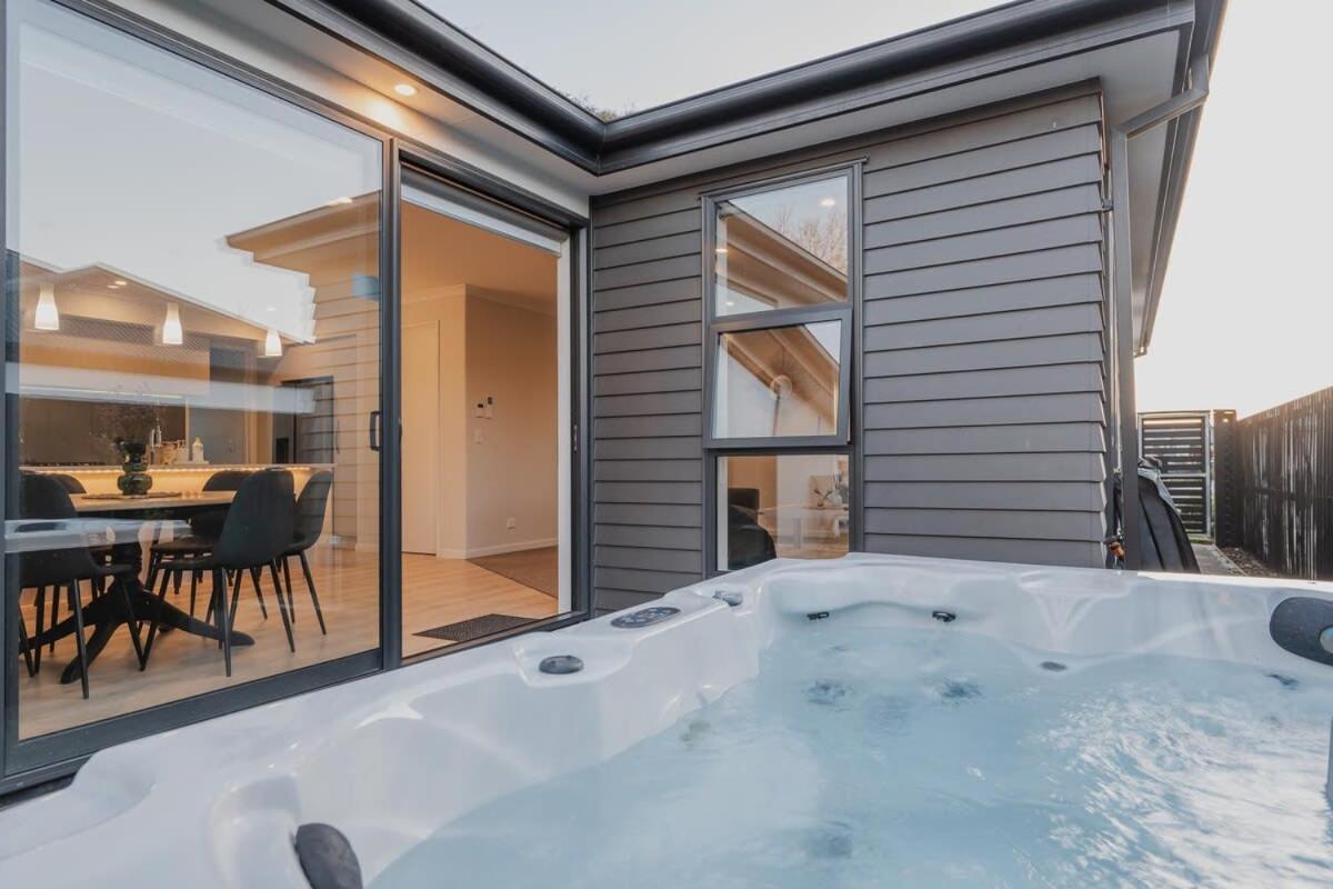 Elegant 3Br Home On Mustang Avenue Christchurch Buitenkant foto