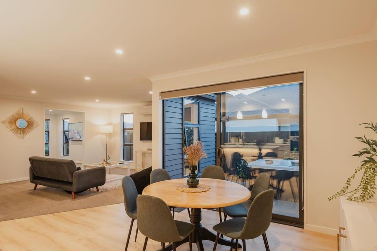 Elegant 3Br Home On Mustang Avenue Christchurch Buitenkant foto