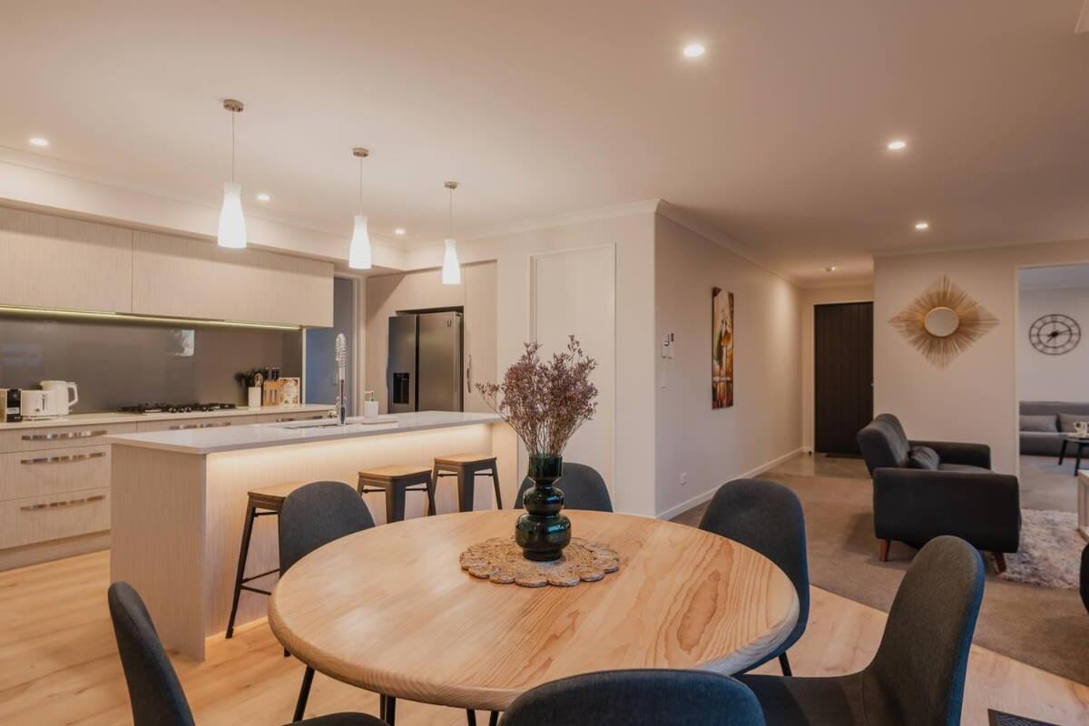 Elegant 3Br Home On Mustang Avenue Christchurch Buitenkant foto