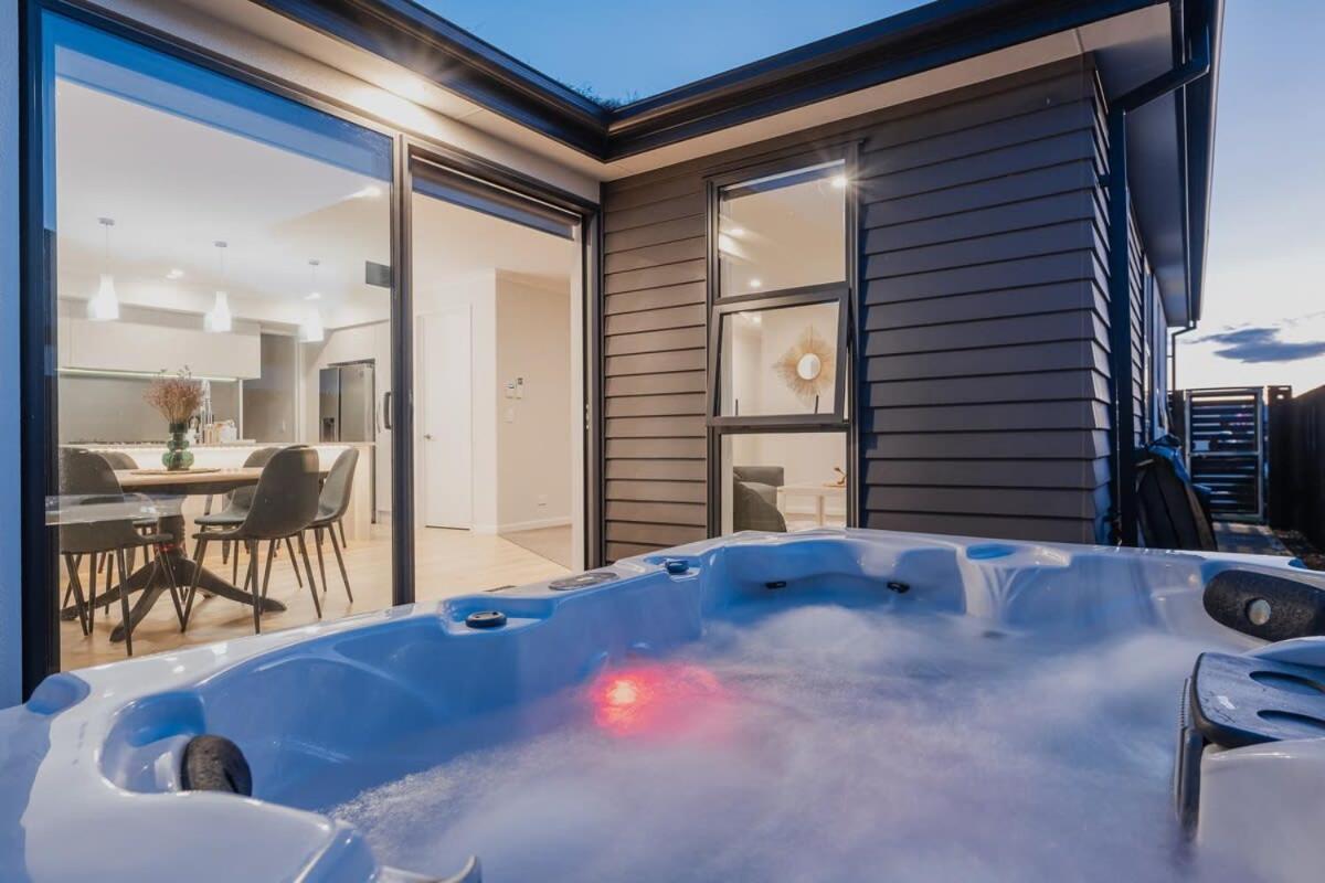 Elegant 3Br Home On Mustang Avenue Christchurch Buitenkant foto